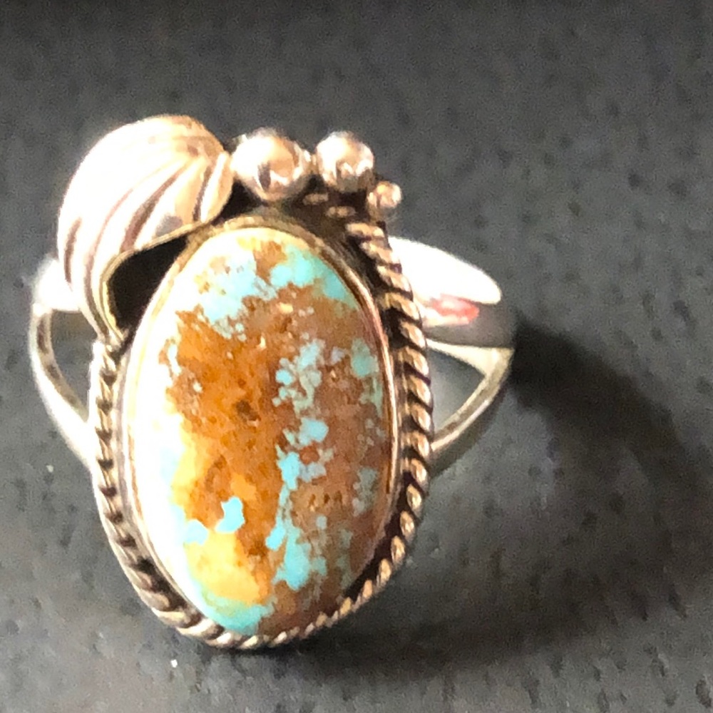 Lovely turquoise ring I think is about a 6.5 in size